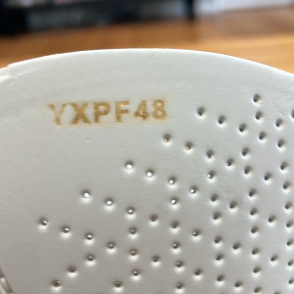 PRADA - Picture 8 of 10